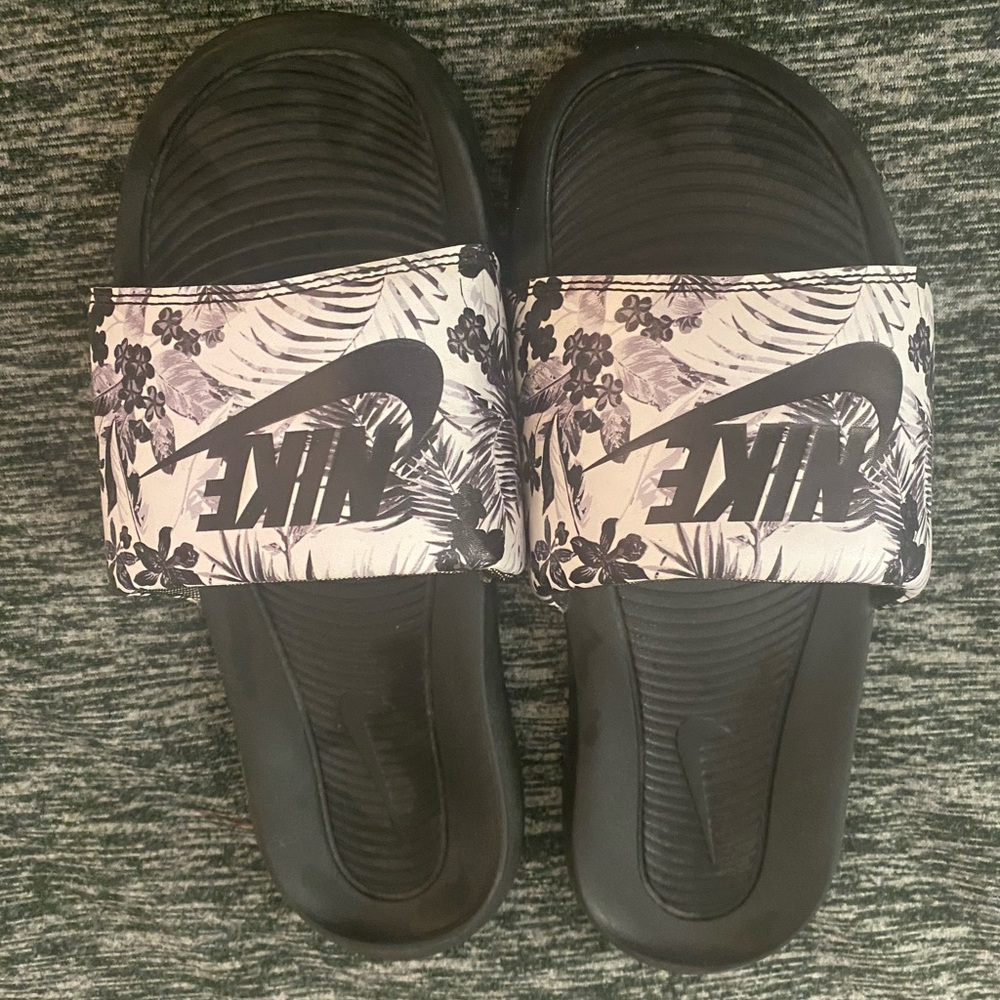 Size 10 Women Nike Slides